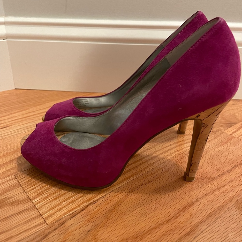 Guess Peep-toe shoes! Size 6